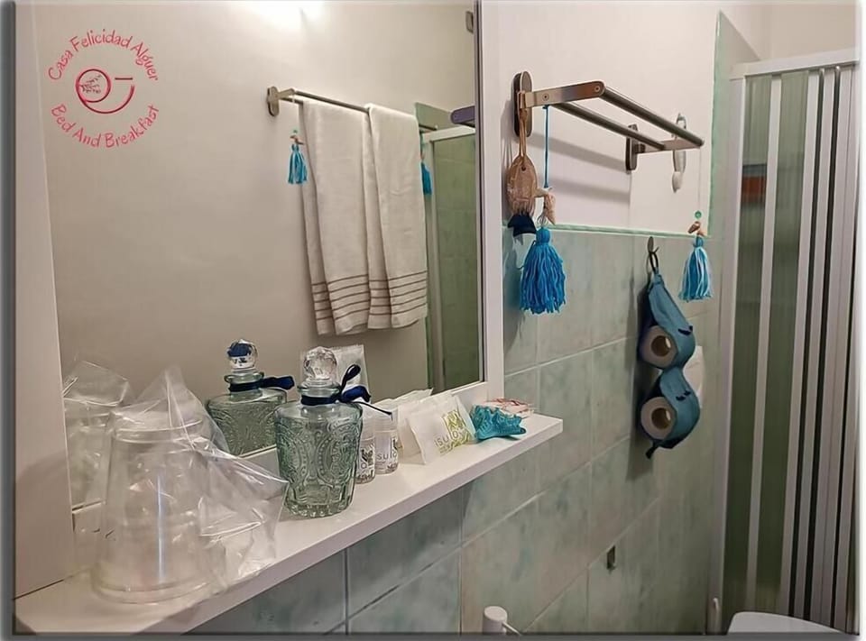 Superior Double Room, Balcony, City View | Bathroom | Shower, free toiletries, hair dryer, bidet