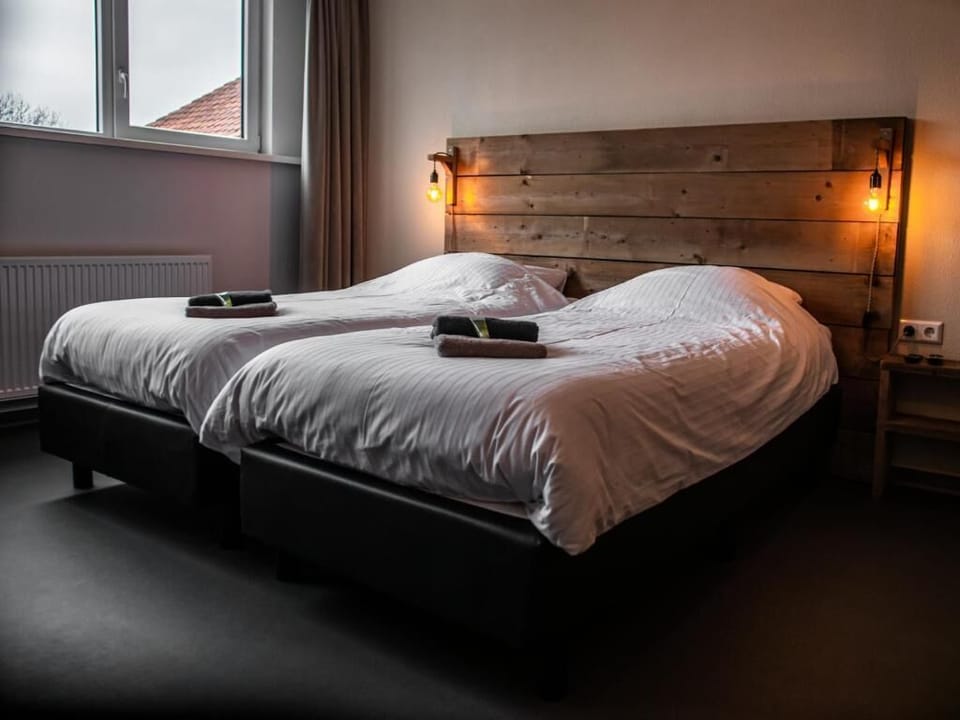 Standard Double Room, Garden View | Desk, laptop workspace, soundproofing, iron/ironing board