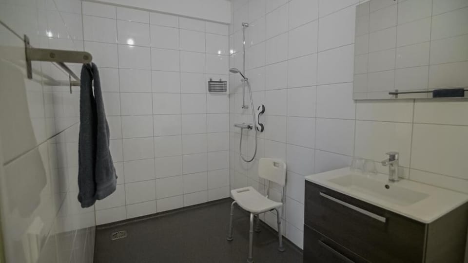 Shower, towels, soap, shampoo