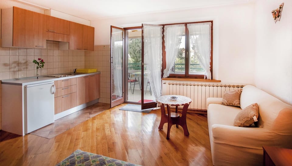 Studio, Balcony | Private kitchen