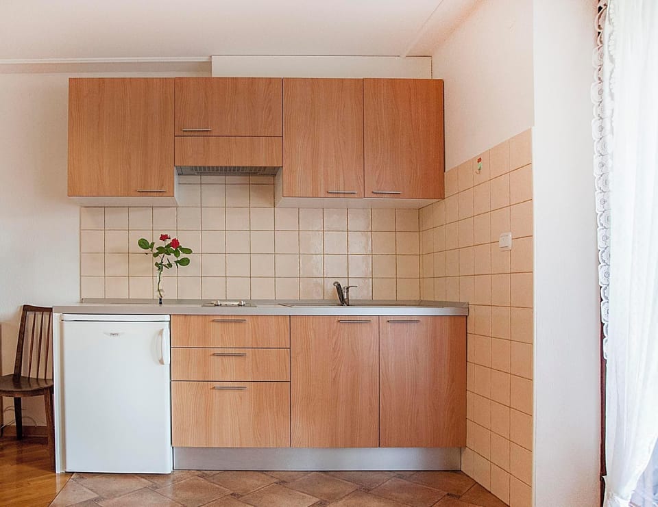 Studio, Balcony | Private kitchen
