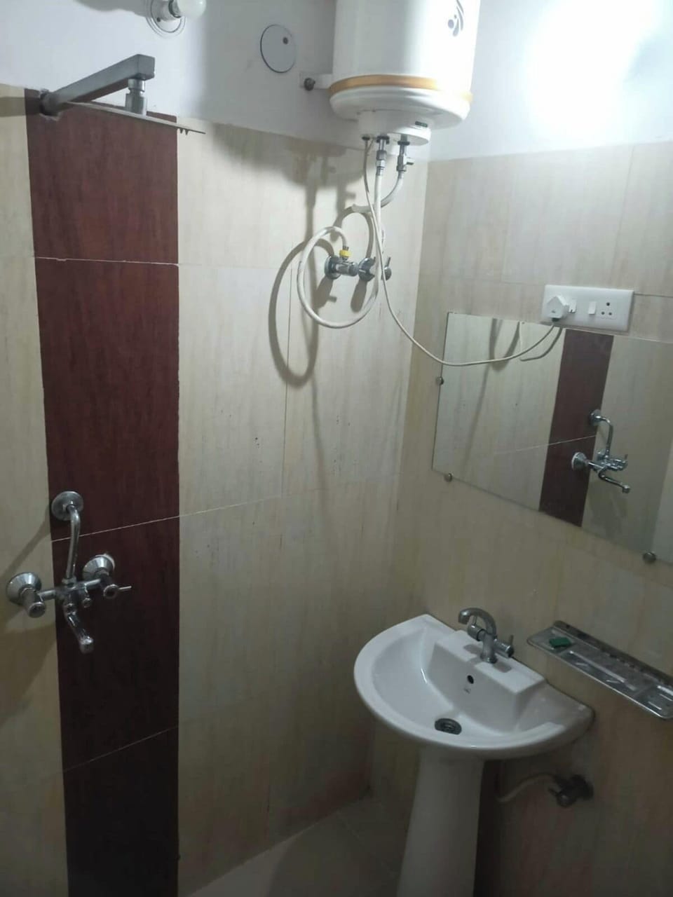 Luxury Room | Bathroom | Shower, towels, soap, shampoo