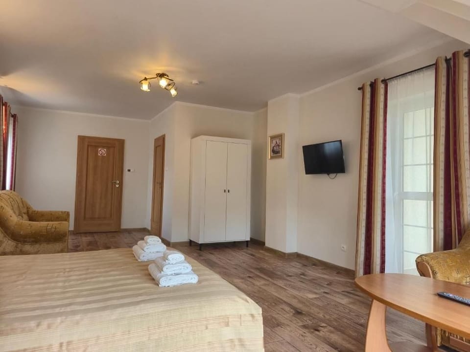 Family Room, Garden View | Free WiFi, bed sheets