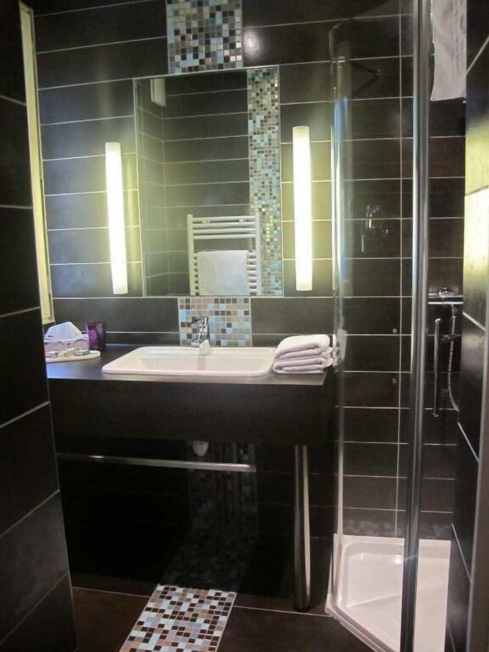 Superior Double Room | Bathroom | Free toiletries, hair dryer, towels, soap