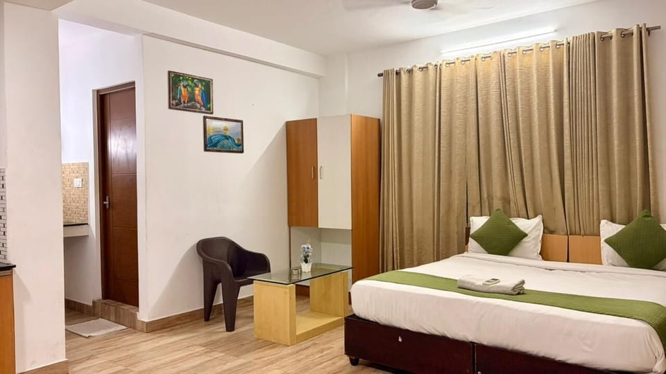 Standard Double Room, 1 King Bed, Bay View | Desk, laptop workspace, soundproofing, iron/ironing board