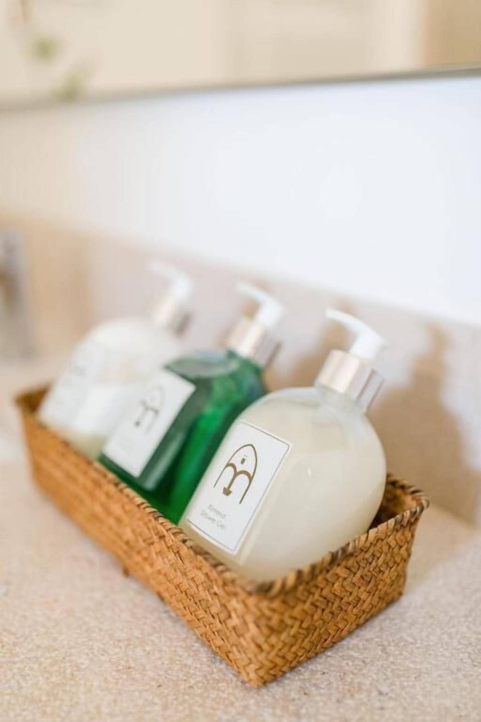 Deluxe Suite, Garden View | Bathroom amenities