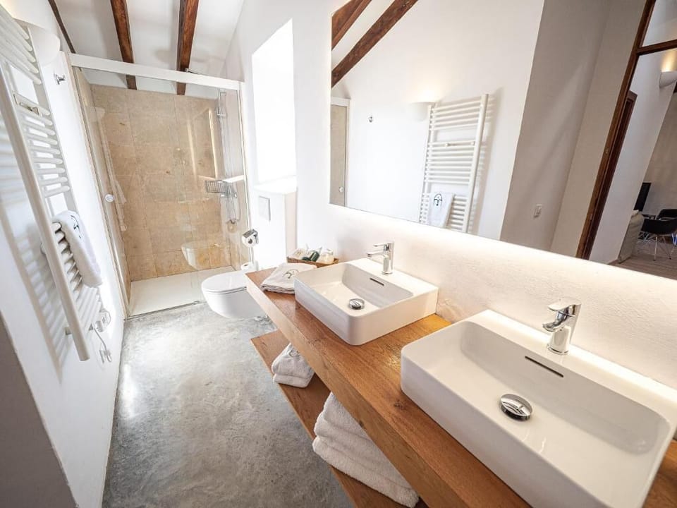Standard Apartment, Courtyard View | Bathroom