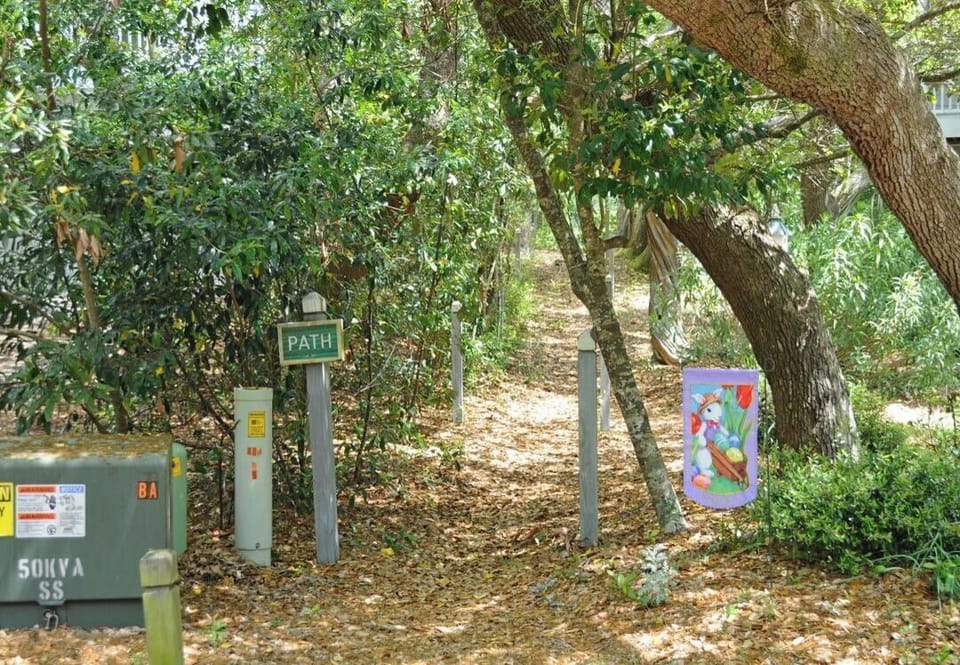 Pirate's Cove Walking Path to Beach Access