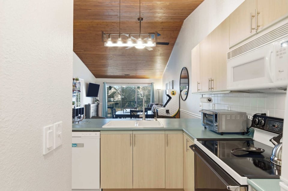 Condo, Multiple Beds, Balcony (Branson Breeze Escape) | Private kitchen
