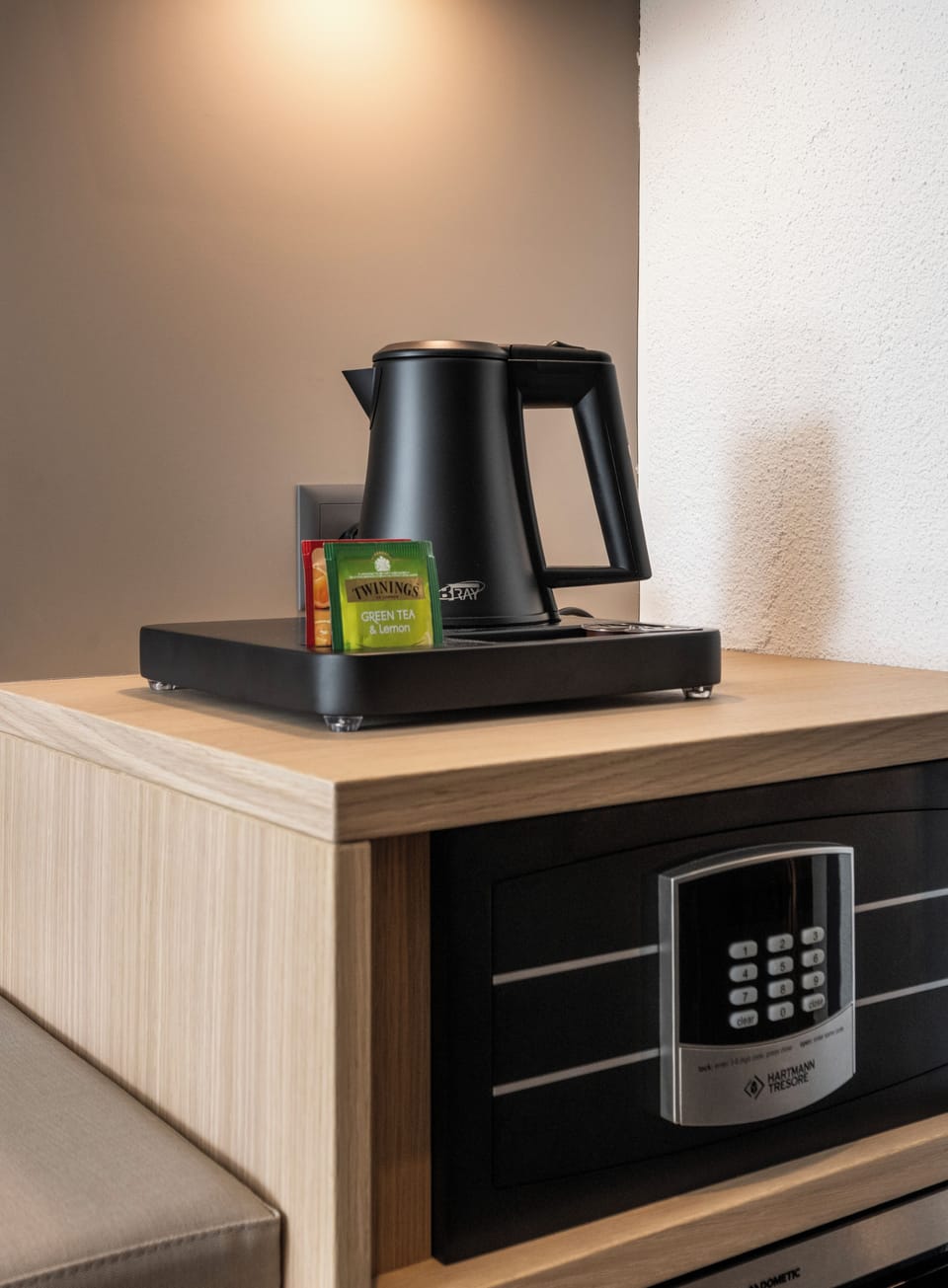 Standard Double Room, Garden View | Coffee and/or coffee maker