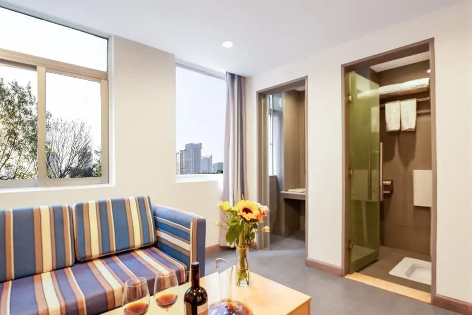 Business Double Bed Suite | Interior