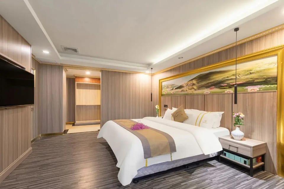Deluxe Double Room | Laptop workspace, free WiFi