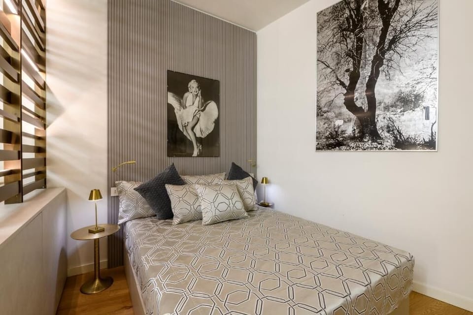 Deluxe Apartment, Balcony, Courtyard View | Iron/ironing board, free WiFi
