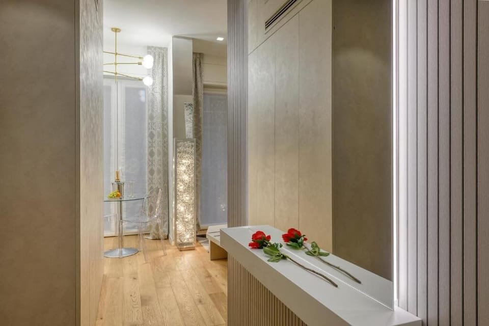 Deluxe Apartment, Balcony, Courtyard View | Interior