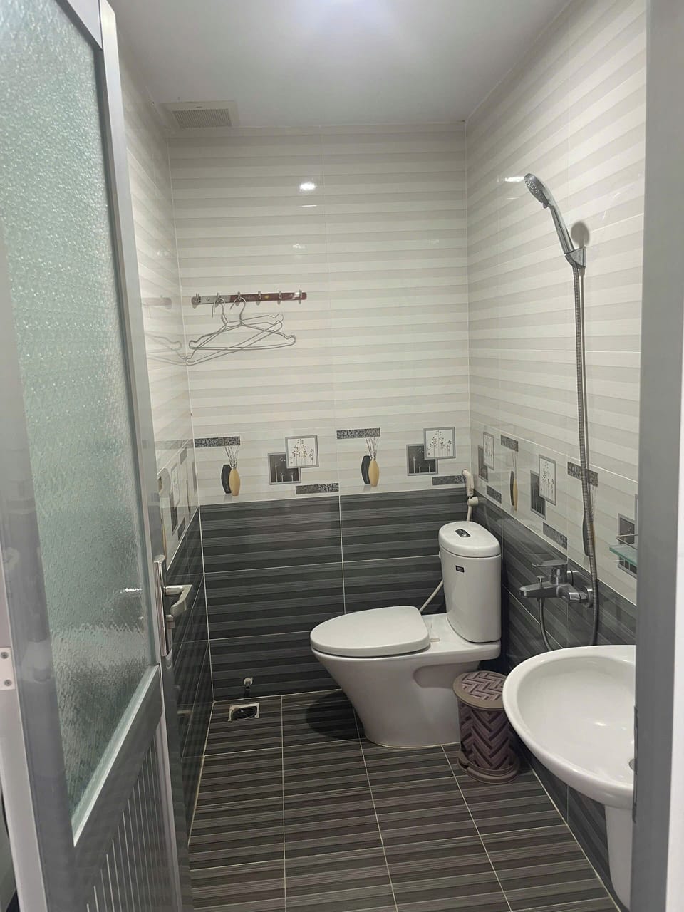 Standard Quadruple Room, City View | Bathroom | Shower, hair dryer, towels, soap