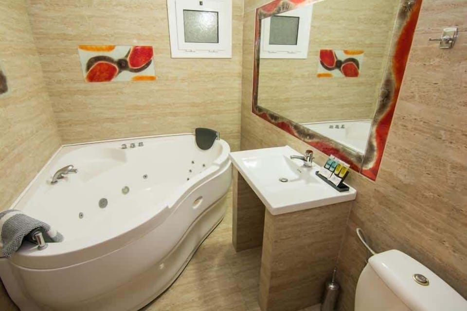 Bathroom with hydromassage tub