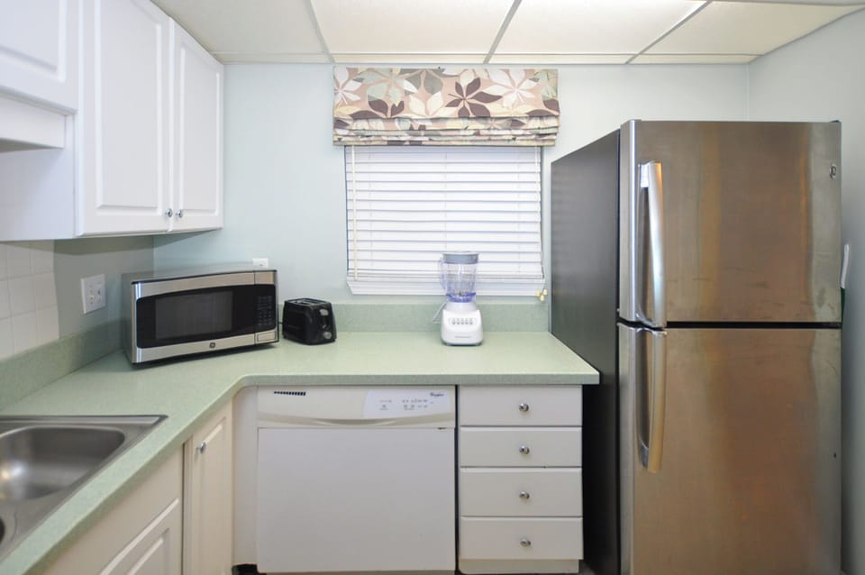 Kitchen - Emerald Isle Resort unit 601, Okaloosa Island, Fort Walton Beach Vacation Rentals by Sunset Resort Rentals