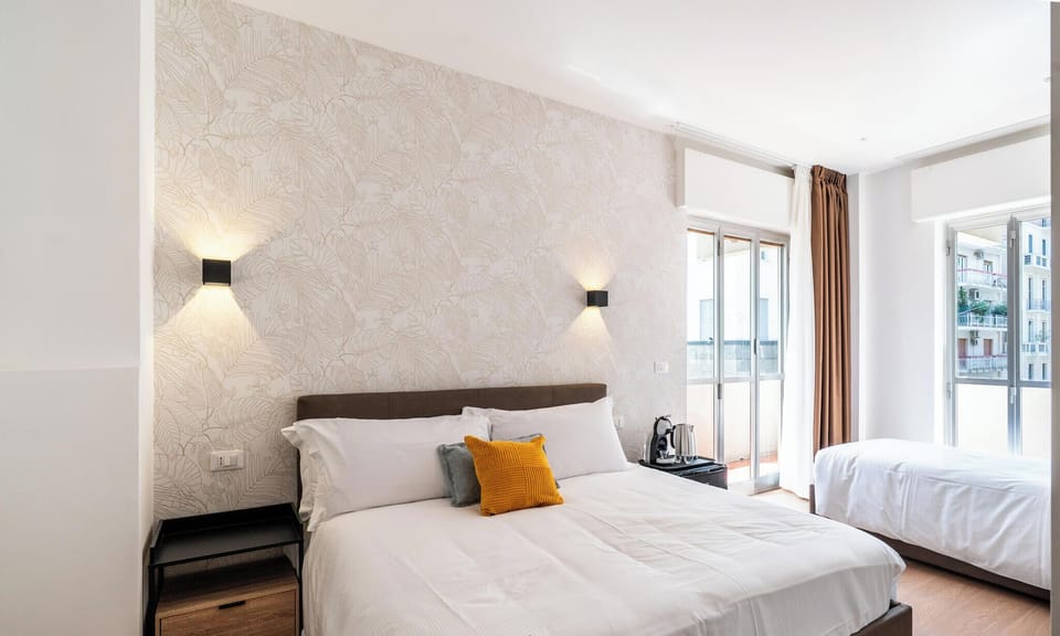 Deluxe Triple Room | Iron/ironing board, free WiFi