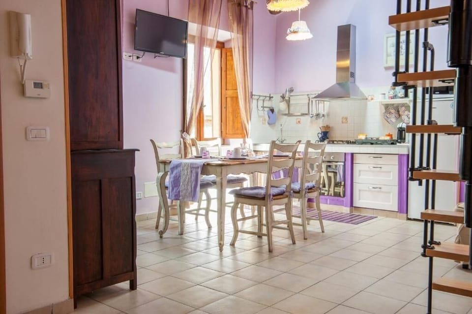 Suite, City View | Dining