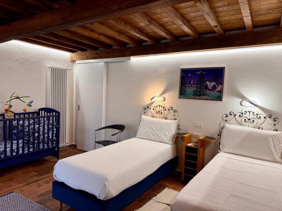 Autumn, Bedroom, Spring, Summer