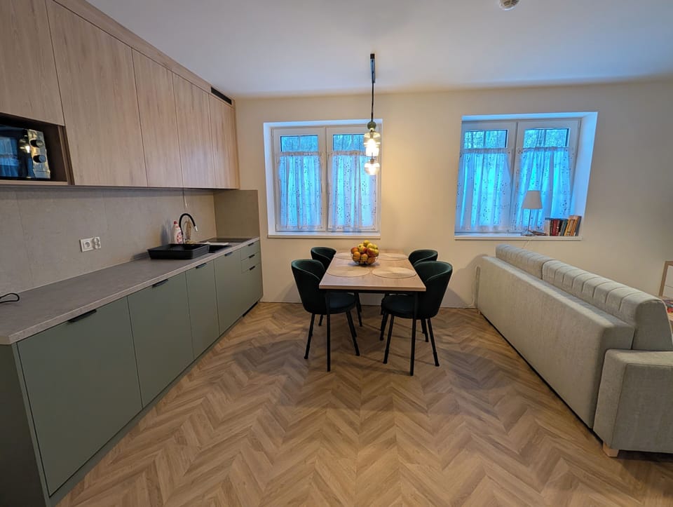 Deluxe Suite | Dining