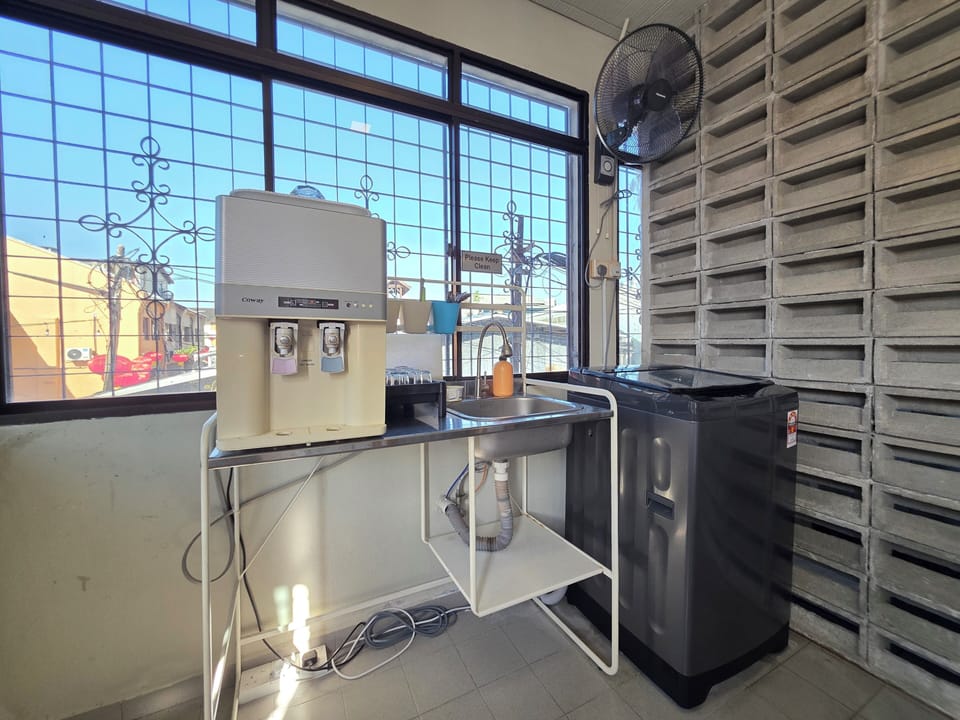 Fridge, microwave