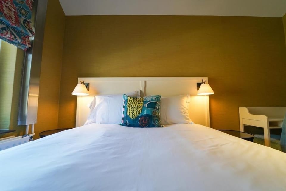 Drift off comfortably with reading lamps on both sides.