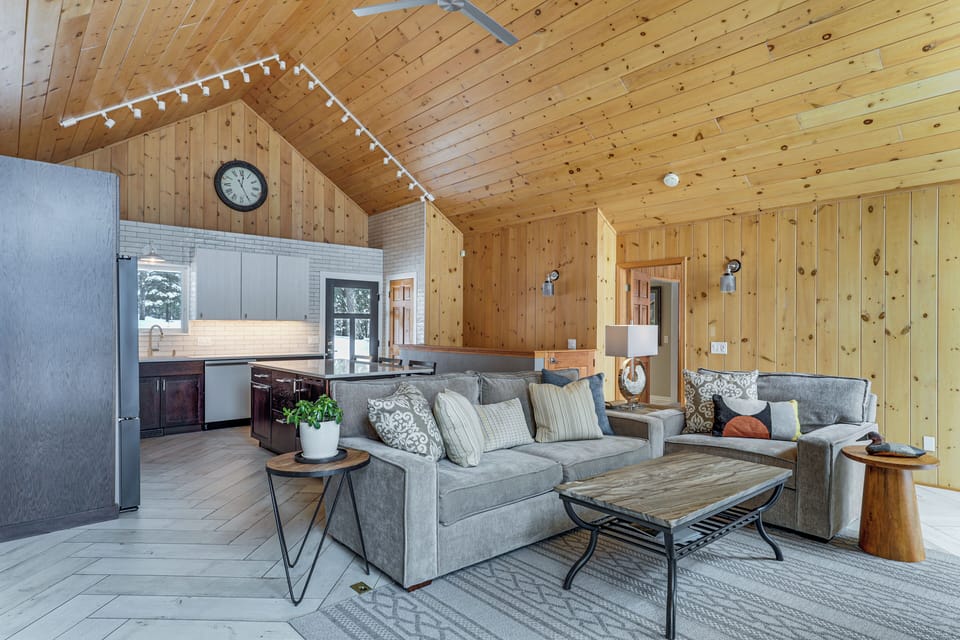 House (5 Bedrooms) | Interior