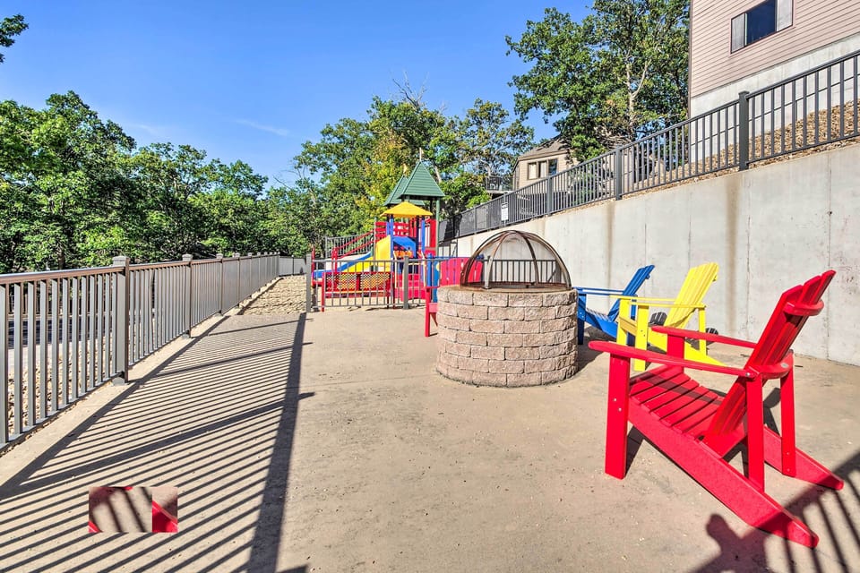 Pet-friendly Lake Escape in Osage Beach Villa in Osage Beach