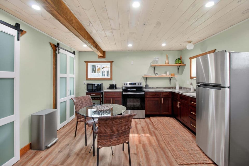 Cottage, 1 Bedroom | Private kitchen | Fridge, oven, coffee/tea maker, toaster