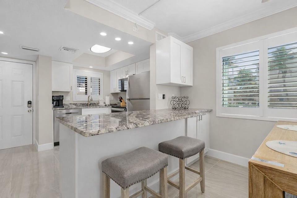 Kitchen - Breakfast Bar Seating for Two