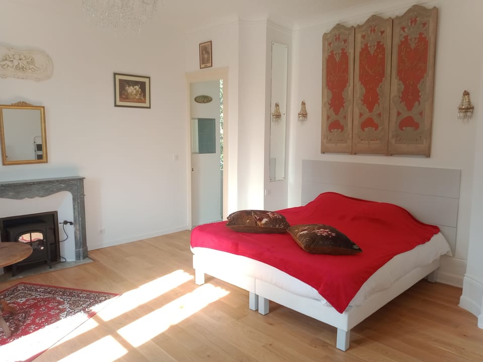 Suite 1 King Bed with Balcony | Free WiFi