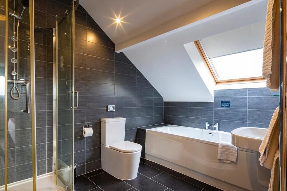 Superior Double Room | Bathroom