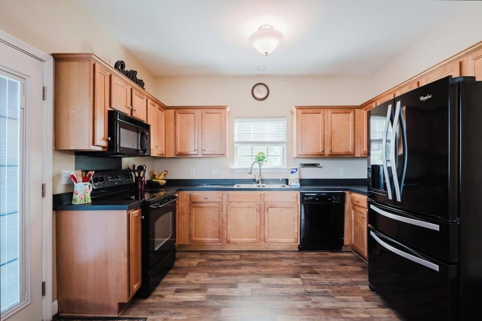 House, Multiple Beds, Patio, Garden View (Tide and Time Again) | Private kitchen