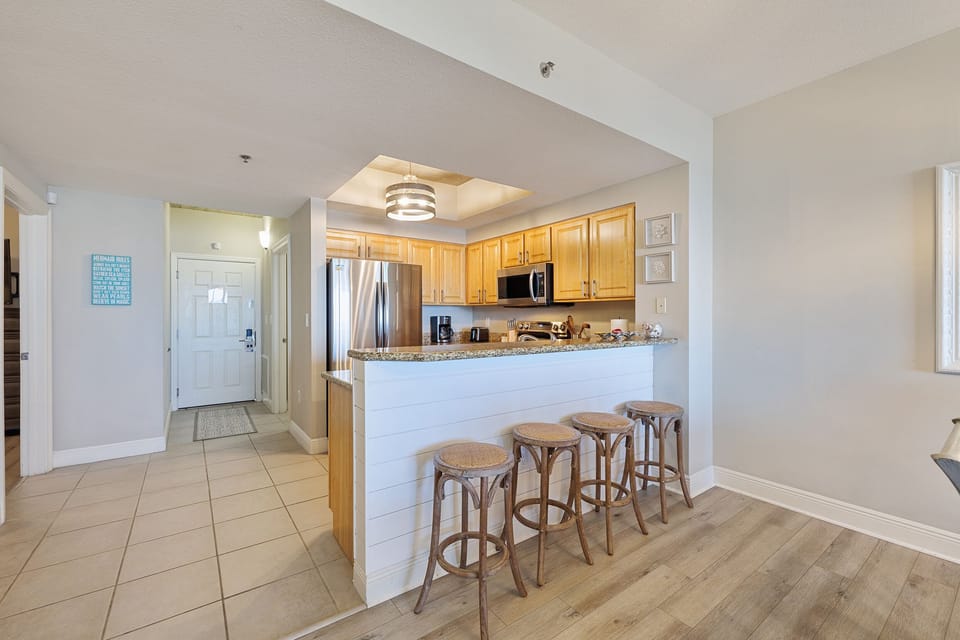 Eat-in bar seating