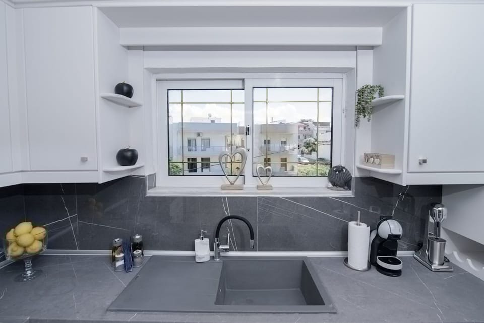 House, Smoking | 3 bedrooms, desk, soundproofing