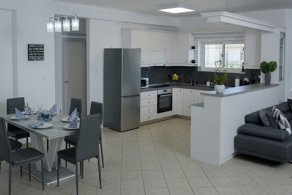 House, Smoking | 3 bedrooms, desk, soundproofing