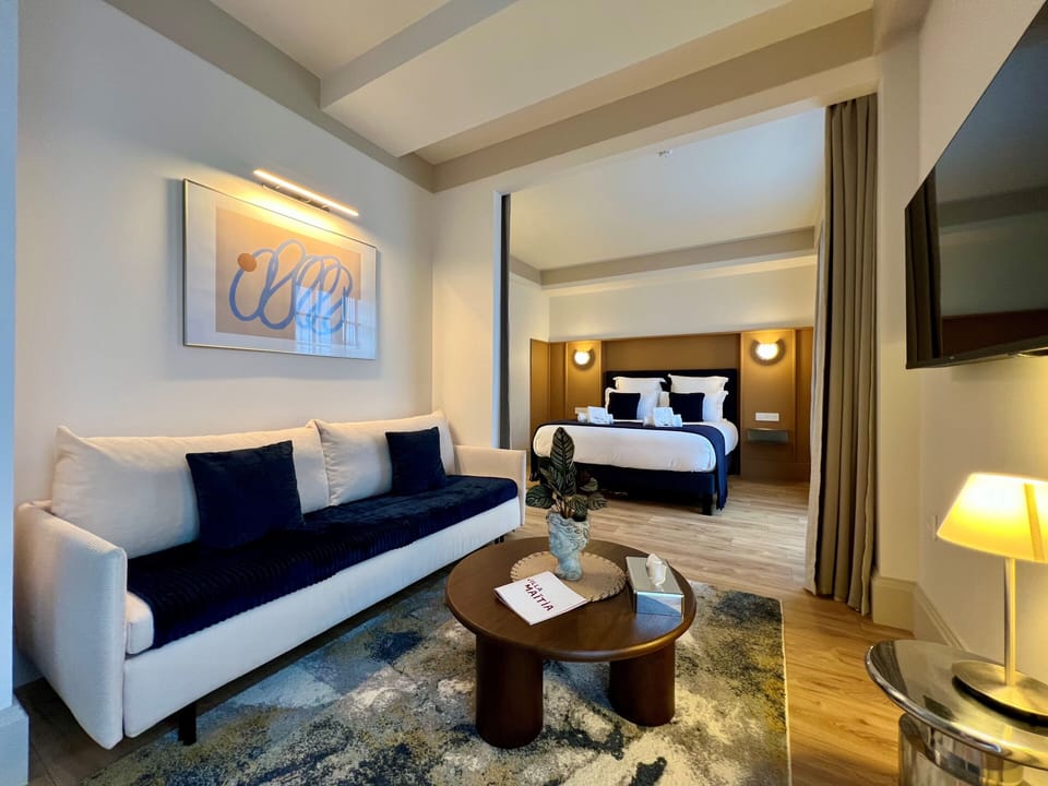 Family Room | Desk, free WiFi, bed sheets