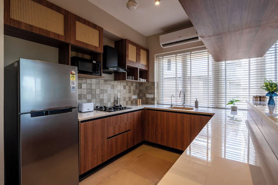 Apartment, 3 Bedrooms, Balcony | Private kitchen | Electric kettle, dining tables