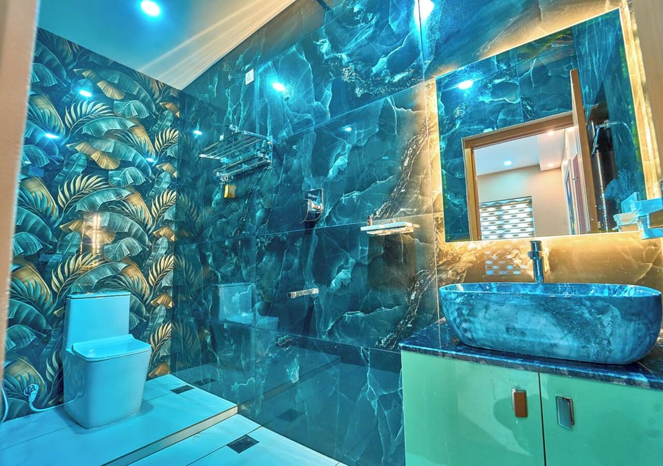 Standard Room | Bathroom | Shower, free toiletries, towels, soap