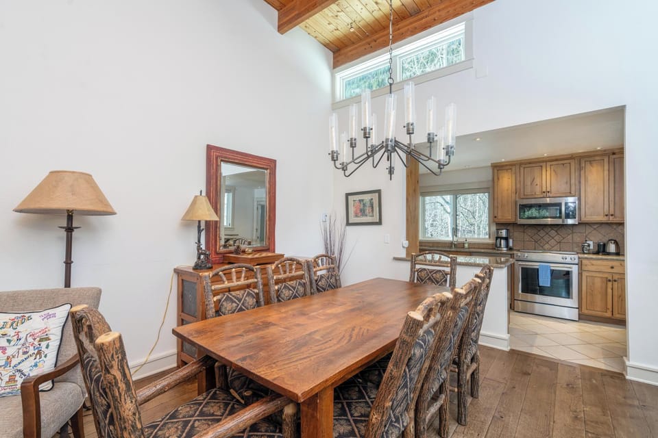 Dining room with seating for 6