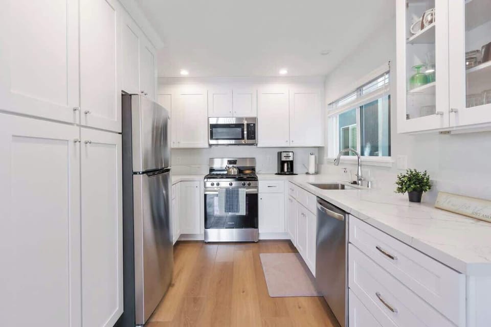 lower unit kitchen
