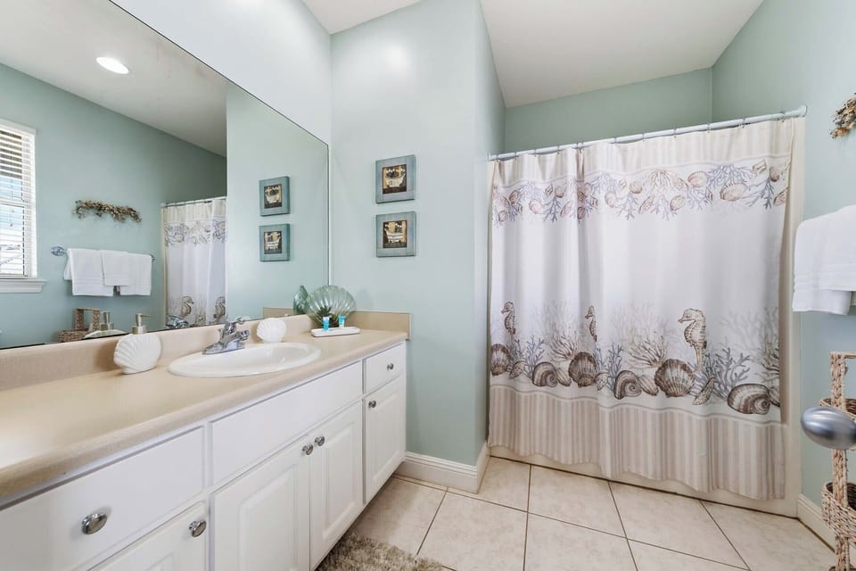 Primary ensuite bathroom