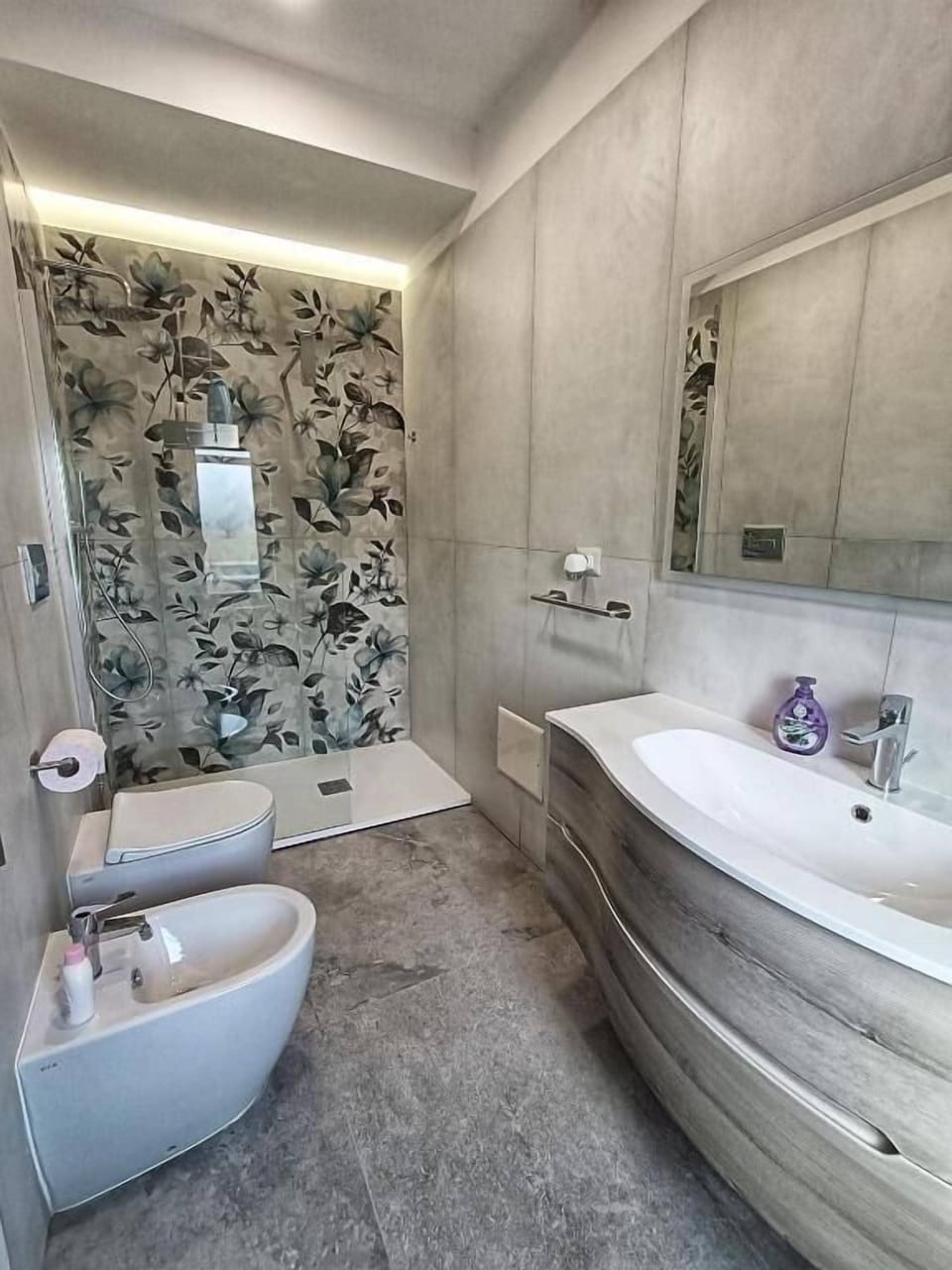 Superior Double Room, Garden View | Bathroom | Shower, free toiletries, hair dryer, bidet