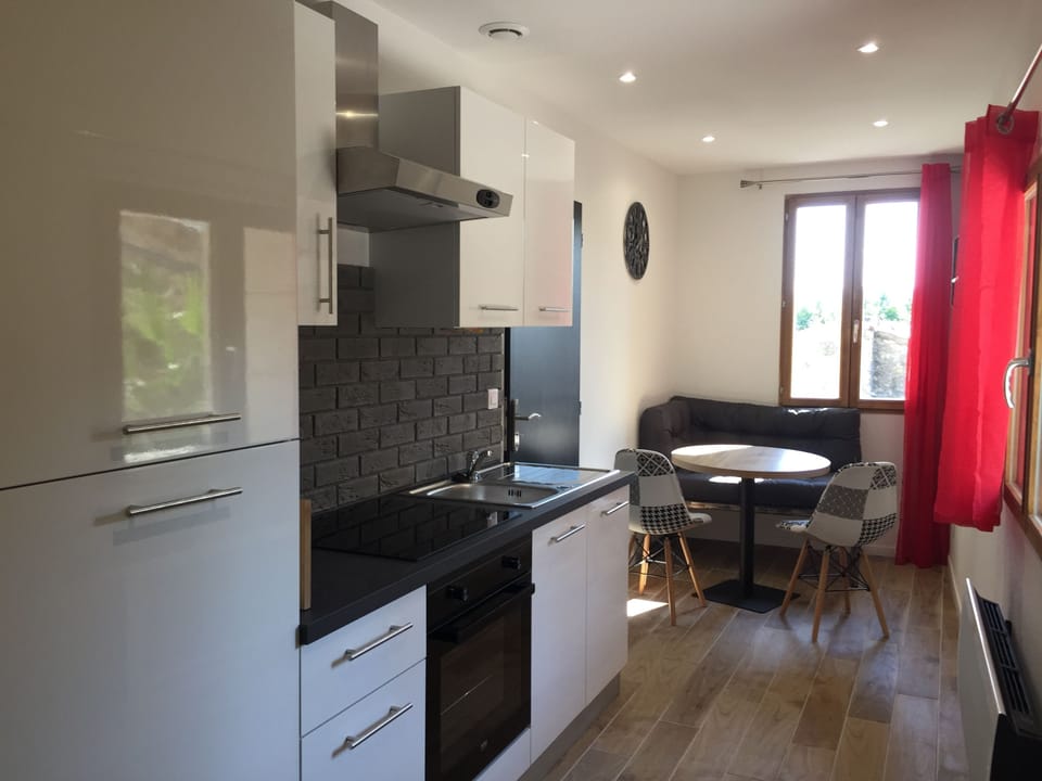 Apartment, 2 Bedrooms, Non Smoking, Kitchen | Private kitchen