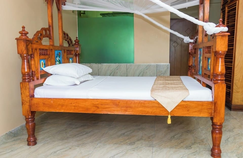 Deluxe Single Room | Free WiFi, bed sheets