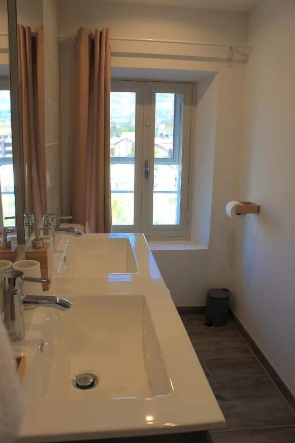 Deluxe Double Room, Ground Floor | Bathroom