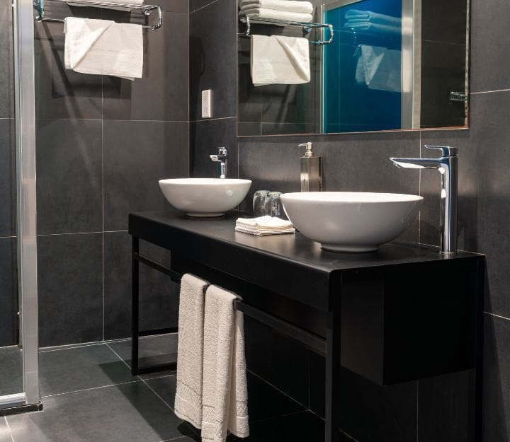 Superior Double Room, Balcony, Sea View | Bathroom | Shower, free toiletries, hair dryer, towels