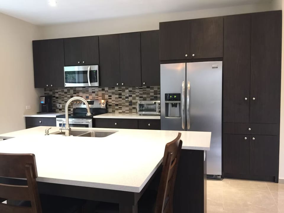 Kitchen w/Island