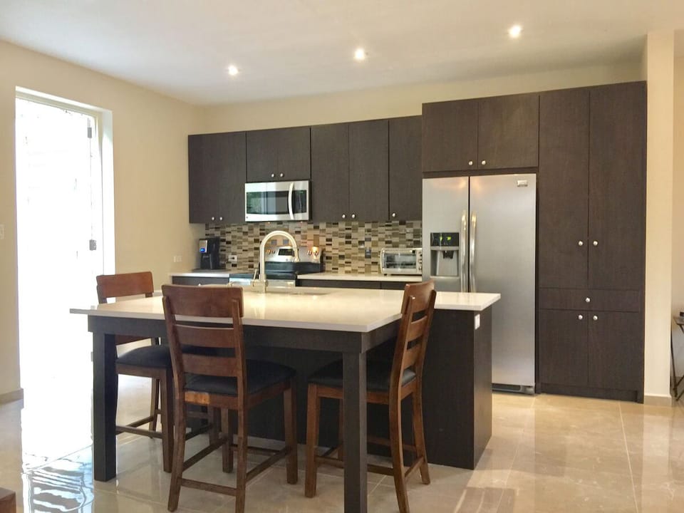 Kitchen w/Island